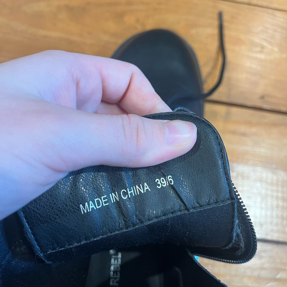 (405) “LONDON REBEL BLACK BOOTS” - Picture 8 of 10